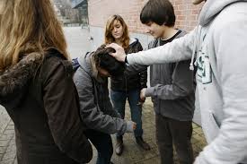 Check spelling or type a new query. Harcelement Scolaire Victime Ou Temoin A Qui En Parler L Etudiant