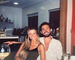 Um disco onde sentimos a ancestralidade das percussões e os corais. Bernardo Silva Dating His Girlfriend Net Worth Vergewiki
