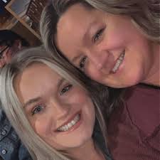 Reagan (@reaganweinh)