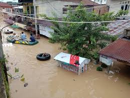 Luas teras/halamannya tidak terlalu besar dan luas, tetapi tetap terlihat. 12 Fakta Terkini Banjir Setinggi Atap Di Medan
