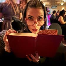 Laura Dinsmore's Instagram, Twitter & Facebook