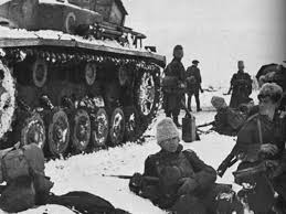 Porneste in aventura si arata la comanda generalului tau esti la carma unui tanc care este in razboi cu o armata intreaga de alte. Avioanele Navele Si Ostasii Armatei Romane In Al Doilea Razboi Mondial Imagini De Arhiva Ii Documentar