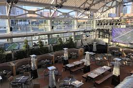 The front yard beer garden offers a craft beer list including classics from the ellis island brewery. Ellis Island Casino Unveils The Front Yard Video Las Vegas Review Journal