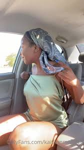 Kaitlinnmarieee - naked in her car in a public parking lot