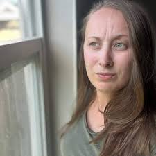 Crispy Apple Oatmeal Cookies There's something heartwarming about the smell  of freshly baked cookies wafting through the kitchen, reminding us of cozy  family gatherings and autumn afternoons. These crispy apple oatmeal cookies