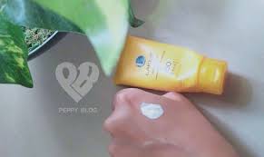 Best mattifying sunscreen for oily skin. Lakme Sun Expert Spf 50 Pa Ultra Matte Lotion Review Peppy Blog