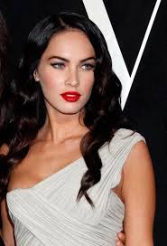 When it comes to trying black hair with red highlights, look for a colorist who specializes in the balayage technique to subtly brush on vibrant. Instant Glamour Sculpted Waves Red Lips Glamour
