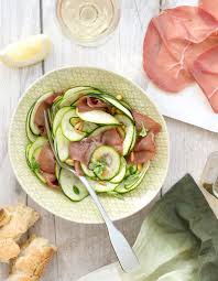 Salade De Courgettes A La Bresaola Pour 4 Personnes Recettes Elle A Table Recette Salade Courgette Recette Courgette Minceur Recettes De Cuisine