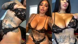 Brittanya Razavi sex machine with sexy friend