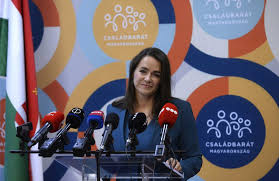 Katalin éva veresné novák (born 6 september 1977) is a government minister and member of parliament in hungary, as well as vice president of the fidesz party. Novak Katalin Az Idosek Vasarlasi Idosavjanak Felfuggeszteset Javasolja