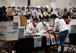Con poco más del 90% del escrutinio keiko fujimori toma una leve ventaja, pero aún faltan votos de zonas rurales donde castillo es más fuerte. Elecciones Peru 2021 Peruanos En El Extranjero Eligen Presidente En Segunda Vuelta Entre Pedro Castillo Y Keiko Fujimori Fotos Mundo El Comercio Peru