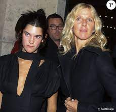 Her most notable roles were in the films the patriots (1994), a self made hero (1996), for sale (1998). Sandrine Kiberlain Et Sa Fille Suzanne Elle A Beaucoup De Caractere Purepeople