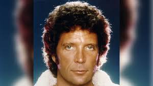 1 982 388 tykkäystä · 59 421 puhuu tästä. Sir Tom Jones Told He Wouldn T Succeed With Curly Hair Bbc News