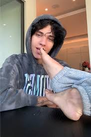 Landon Barker shares dad Travis foot fetish in TikTok video