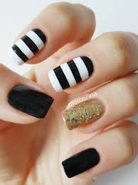 Ahead, you'll discover 25 manicure options that you'll be able to easily diy from the comfort of your own couch. 25 Creative Black And White Nail Design Ideas