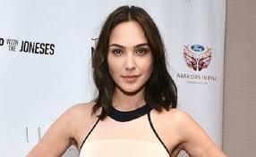 The wonder woman star announced on instagram tuesday that she has given birth to her third daughter, daniella. Gal Gadot Husband Children Net Worth Feet Age Height And Body Statistics Networth Height Salary