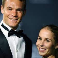Robert lewandowski and anna stachurska red carpet wedding. Manuel Neuer Der Nationaltorhuter Feierte Hochzeit Im Kleinen Kreis Stern De