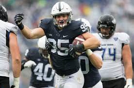 Carl nassib, a defensive end for the las vegas raiders, has made history as the nassib made the announcement in a candid video posted to his instagram account on monday, saying: 3y Souxealf Pm