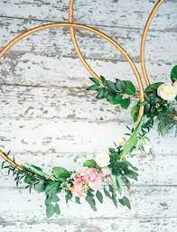 Du kannst ihn um die hüften kreisen lassen, die beine oder den arm. Diy Deko Kranz Hula Hoop Reifen Blumen Blatter Decoration Hochzeitsdekoration Hochzeitsdeko Hochzeit Rustikal