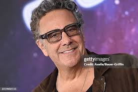 5,440 Brad Garrett Photos & High Res Pictures