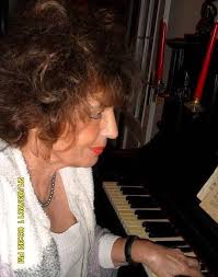 Lançamento na Casa do Arco do Bispo "Quando as Brumas são Douradas" Maria  Isabel Gonçalves Ribeiro Alves Monteiro, escritora, professora e bloguista,  é autora de vários livros de poesia e prosa. Publica