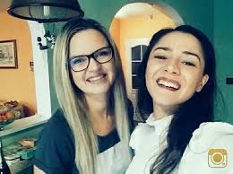 A lituje každé chvíle, kdy spolu. Konec Roku Stravila V Italii Eva Buresova Se Pochlubila O Devet Let Starsi Sestrou Ktera Tam Zije Super Cz