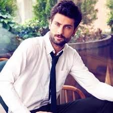 Onur tuna kimdir sorusunu sordurtan en önemli etken şüphesiz onun okyanus mavisi gözleridir. Onur Tuna Arab Fan Onurtunaarabfan Twitter