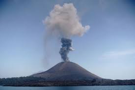 Daftar gunung berapi di indonesia. Selain Anak Krakatau Inilah 6 Gunung Berapi Paling Aktif Di Indonesia