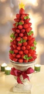 Valentine S Day Decor 20 Amazing Ideas With Flowers Fruit And Edible Centerpieces Christmas Table Centerpieces Christmas Centerpieces