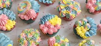 Hopefully i can improve my piping skills so the frosting looks more professional next oh sure! Regenbogen Mini Cupcakes Fur Kindergeburtstag Mein Keksdesign