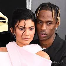 Dua Tahun Menjalin Asmara, Kylie Jenner dan Travis Scott Dikabarkan Putus!