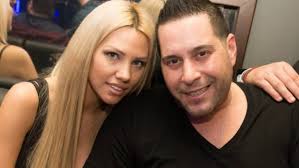 Ο άντρας της είναι ο δημήτρης κουσαθάνας από τη μύκονο. Sasa Mpasta Lynei Th Siwph Ths Gia Thn Aitia Toy Xwrismoy Ths Me Ton Balentino Zappit