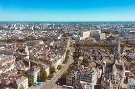 Nantes is situated at the head of the estuary of the loire river, where it is joined by the erdre and the sèvre rivers, 35 miles (56 km) from the sea and southwest of paris. Why Should I Study In Nantes