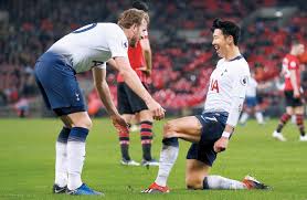 한국 축구의 간판 스타 손흥민 선수가 유럽 프로축구 무대에서 통산 100호 골을 기록했습니다.잉글랜드 프리미어리그 토트넘에서 활약하고 있는 손흥민은 사우샘프턴과의 홈 경기에서 2대 0으로 앞선 후반. ìœ ëŸ½ 100í˜¸ê³¨ ì†í¥ë¯¼ ì°¨ì› ë‹¤ë¥¸ ë°°í„°ë¦¬ë¡œ ì›€ì§ì¸ë‹¤ ì¡°ì„ ì¼ë³´