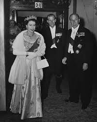 Découvrez toute l'actualité par thème et les informations les plus récentes de tous les coins de la planète concernant «le roi edward viii d'angleterre» réunies et préparées pour vous par l'équipe de rt france. Elizabeth Ii And Prince Philip At Covent Garden In 1953 Elisabeth Ii Famille Royale Elisabeth