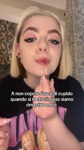 Lip Gloss Application Tips for Perfect Arco di Cupido