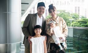 Scha alyahya is an actress, known for libas (2011), aku bukan tomboy (2011) and awan dania: Dah Bertahun Tak Makan Pedas Tapi Masa Hamil Anak Kedua Scha Alyahya