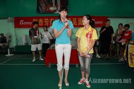林丹鳳（peggy lam，6月19日－），香港女配音員、前女演員。 其妹為配音員林元春。 1979年入讀第8期無綫電視藝員訓練班，曾為無綫電視演員，成為全職配音員前後亦曾參與教育電視演出。 1985年加入無綫電視粵語配音組。 曾於1983年幕前客串演出無綫電視劇集《射鵰英雄傳》。 æž—ä¸¹å¦»å­ä¸ªäººèµ„æ–™æž—ä¸¹è€å©†è¢«éª—å…¨è¿‡ç¨‹ 3