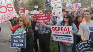 Cuomo Draws Supporters, Protesters to Suffolk Fundraiser