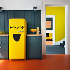 4 Astuces Et Idees Pour Decorer Votre Frigo Decoration Frigo Peinture Frigo Stickers Frigo