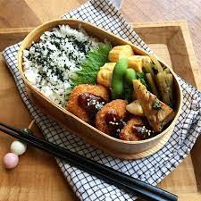 息ッ子塾弁 一口とんかつ 甘い卵焼き たけのこの醤油焼き フキと鰹節の煮物 枝豆 母からもらった筍とフキ 子供の頃からフキの煮物は 好物だったな お弁当 おべんとう おうちごはん お弁当作り楽しもう部 ま food