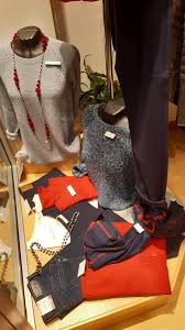 New Flash Fashion added a new photo.