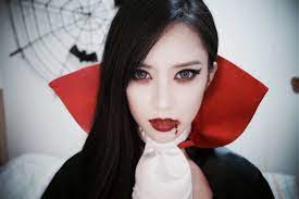 Quel #maquillage #halloween fille adopter cet octobre ? 99 Idees De Maquillage Vampire Pour Homme Et Pour Femme Halloween Maquillage Zenidees