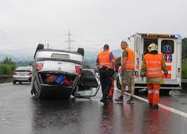 Nach einem unfall kann es dazu kommen, dass die beteiligten einen unfallbericht anfertigen müssen, in welchem sie den unfallhergang beschreiben. Hunenberg Autobahn Nach Unfall Zwei Stunden Gesperrt