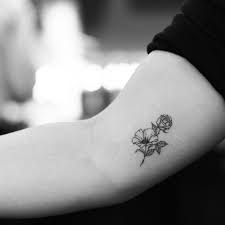 Unusually Small And Meticulous Tattoo Work By Evan Tattoos For Women Flowers Hibiscus Tattoo Rose Tattoos