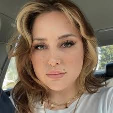 Julia Aldrich's Instagram, Twitter & Facebook