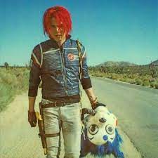 Gerard Way Photo Gerard And His Cat Mask My Chemical Romance Gerard Way Romance