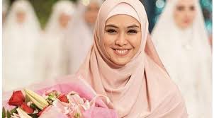 Menyelesaikan sekolah di sd kartini i sekupang, oki melanjutkan ke smp negeri 3 batam dan sma negeri 1 batam. Dihujat Netizen Oki Setiana Dewi Kunci Instagram Showbiz Liputan6 Com