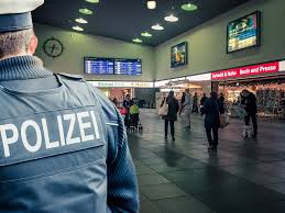 Mehrere weitere menschen seien verletzt. Jugendlicher Mit Messer Angegriffen Streit Endet Mit Stichverletzung Wurzburg Erleben