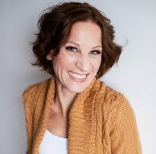 Maura Brady's Instagram, Twitter & Facebook